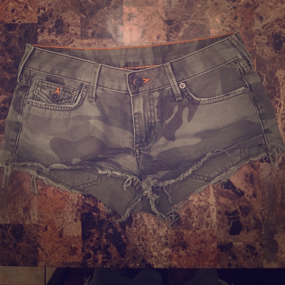 True Religion Camo Joey Cut shorts Size 25