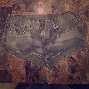 True Religion Camo Joey Cut shorts Size 25
