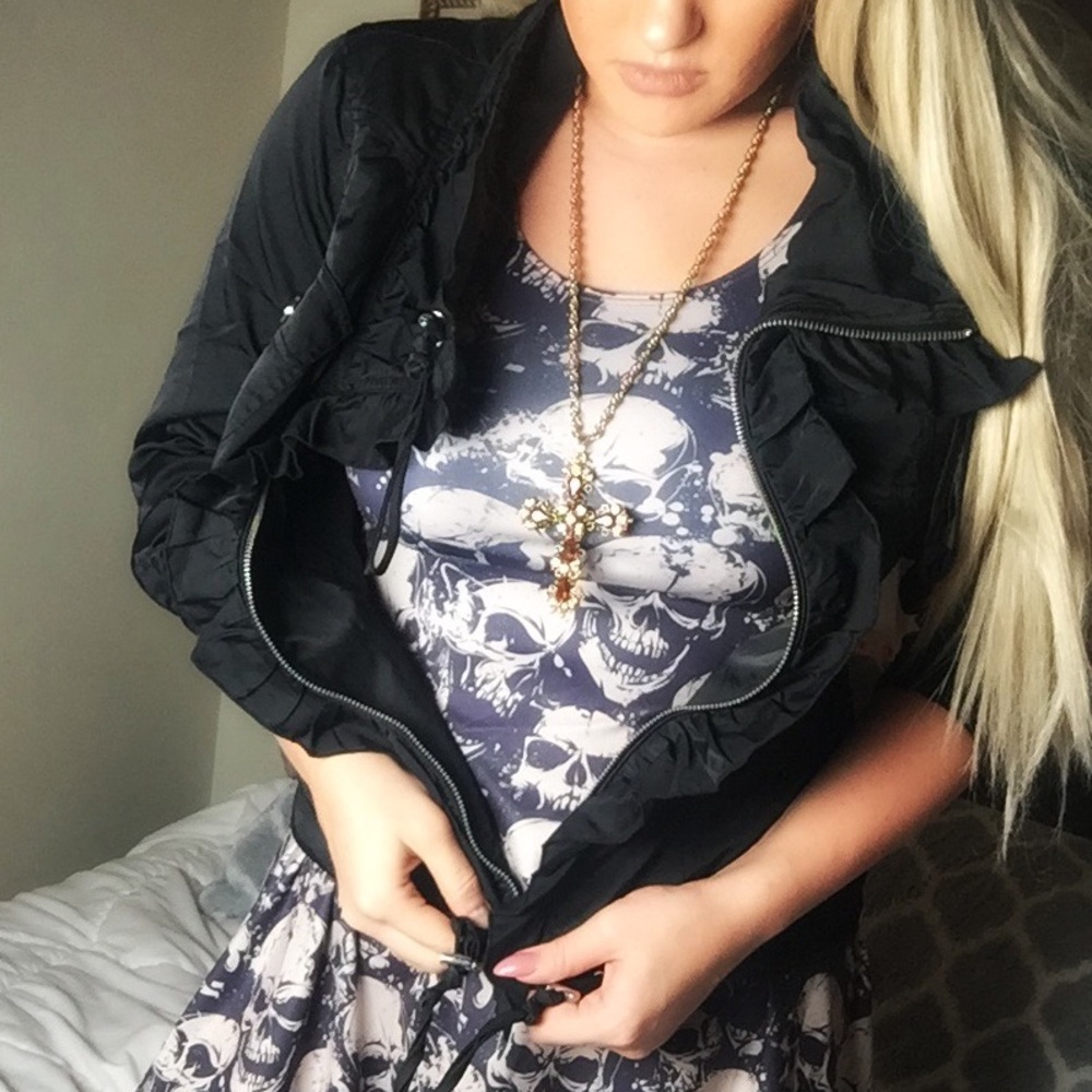 White House Black Market light jacket