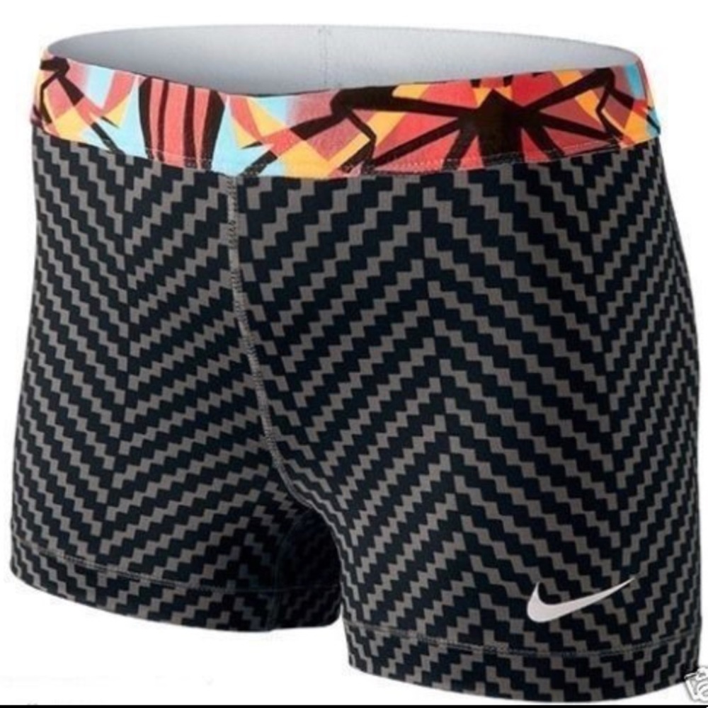 Nike Women's - PRO CORE ZIGZAG COMPRESSION SHORTS