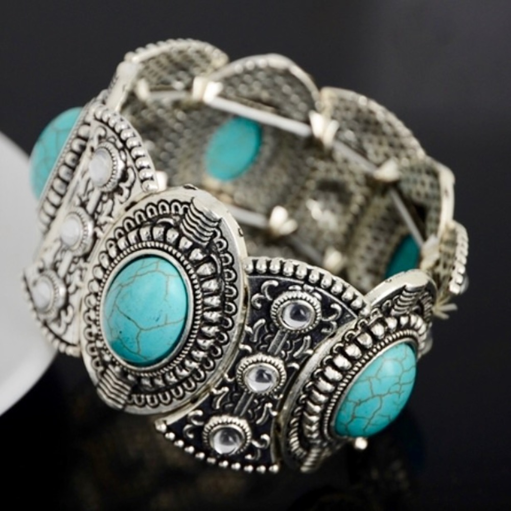 Silver Plated Turquoise Rhinestone Bangle 🦋