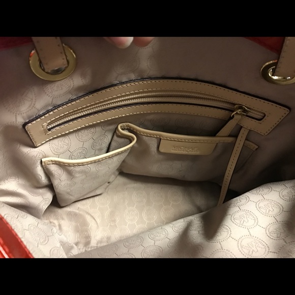 Michael kors purse - Picture 2 of 2