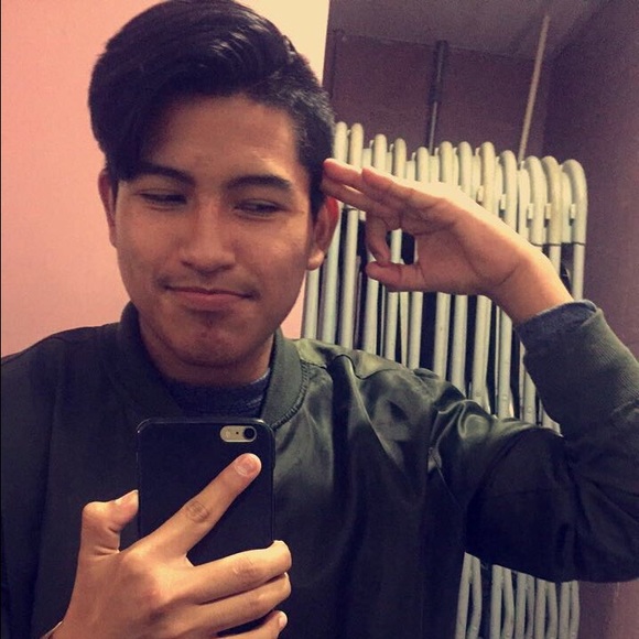 Meet your Posher, Carlos - Picture 1 of 1