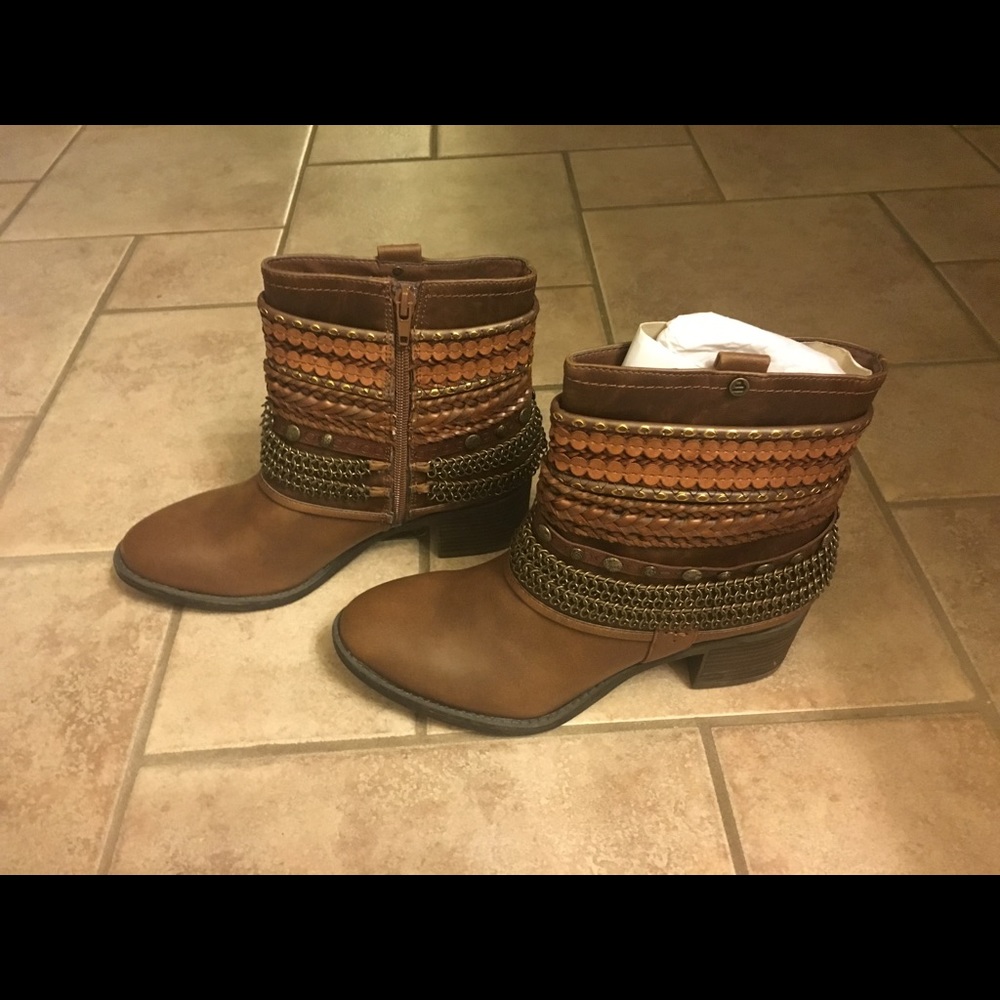 **BRAND NEW** Bull Boxer Short Boots