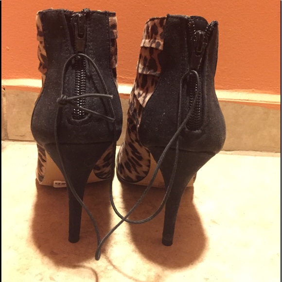 Heels - Picture 4 of 4