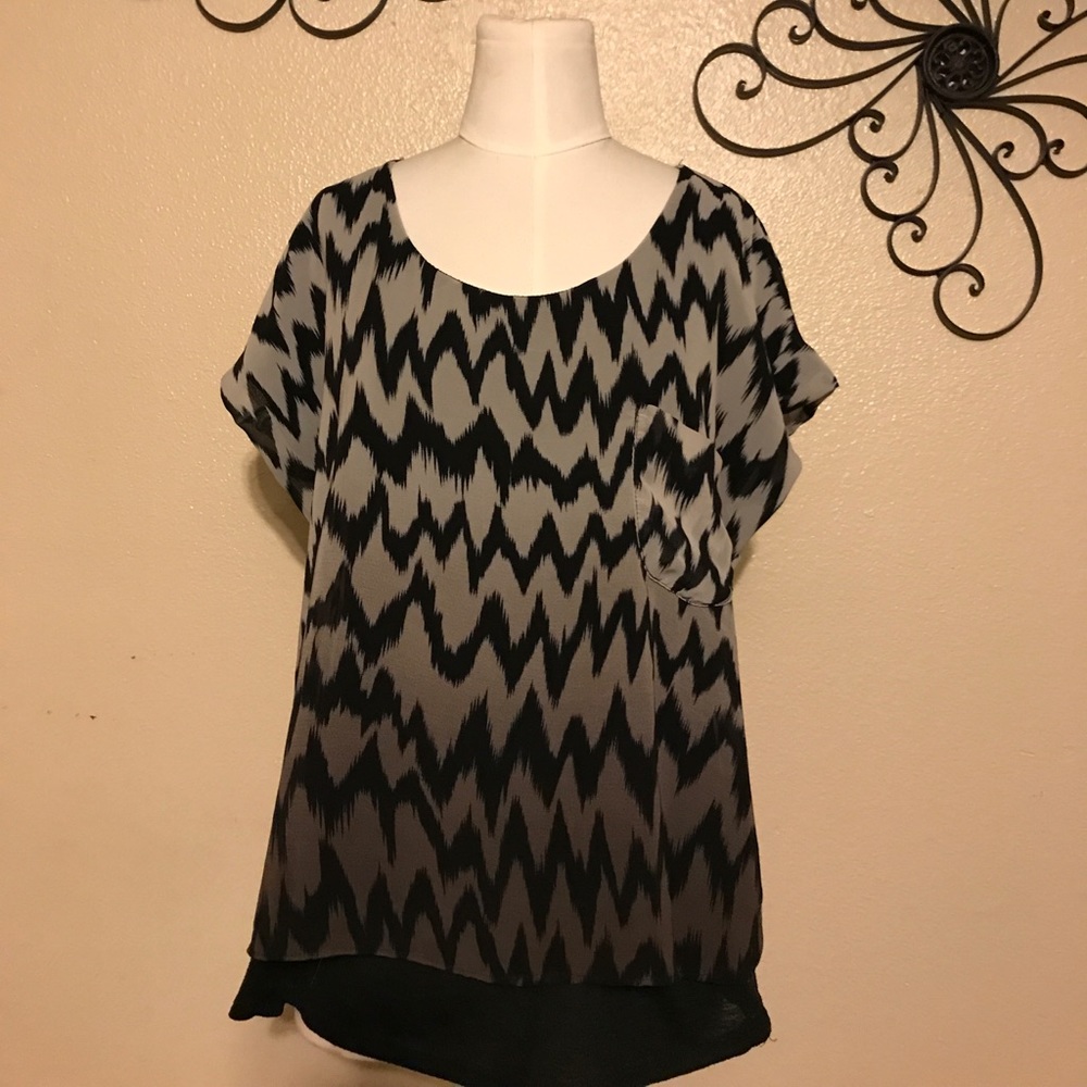 🧚🏼‍♀️Charming Charlie blouse