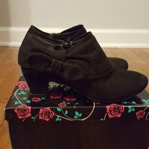 Cute Black Booties Girls Size 4