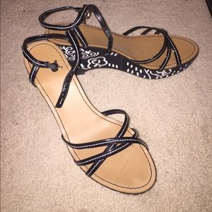 Black and White Wedges