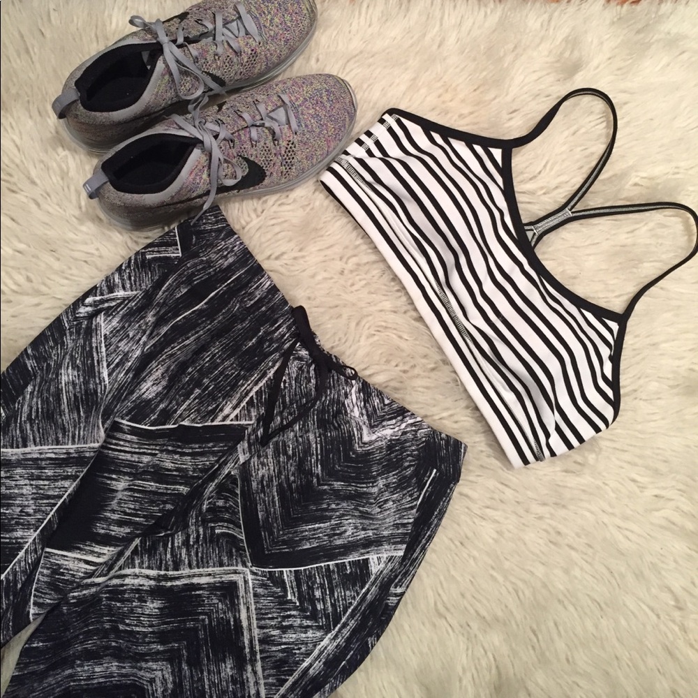 Lululemon black & white striped sports bra
