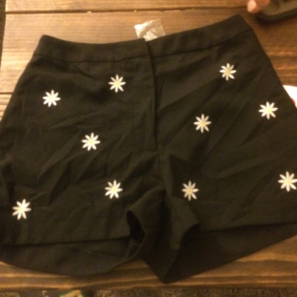 NWOT Daisy High Wasted shorts