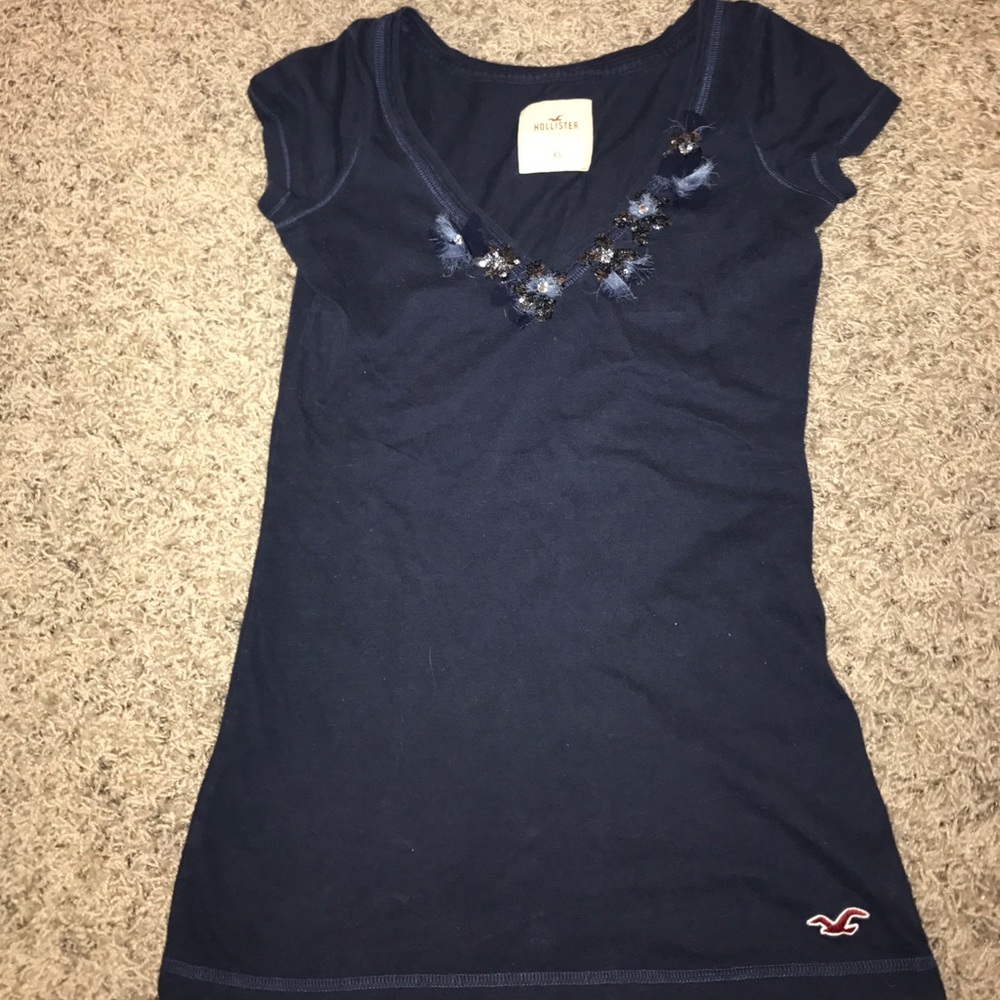 Hollister v-neck tee