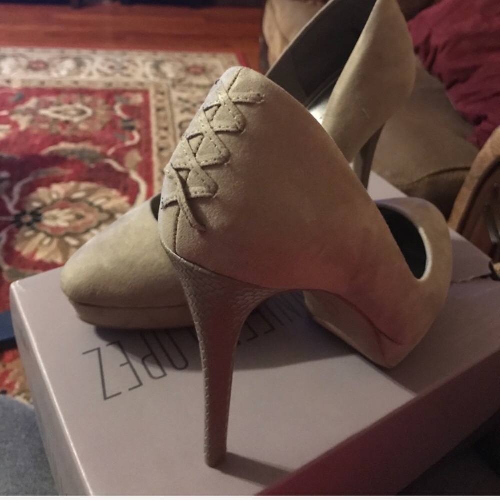 Today only $19 New Jennifer Lopez shoes 👠