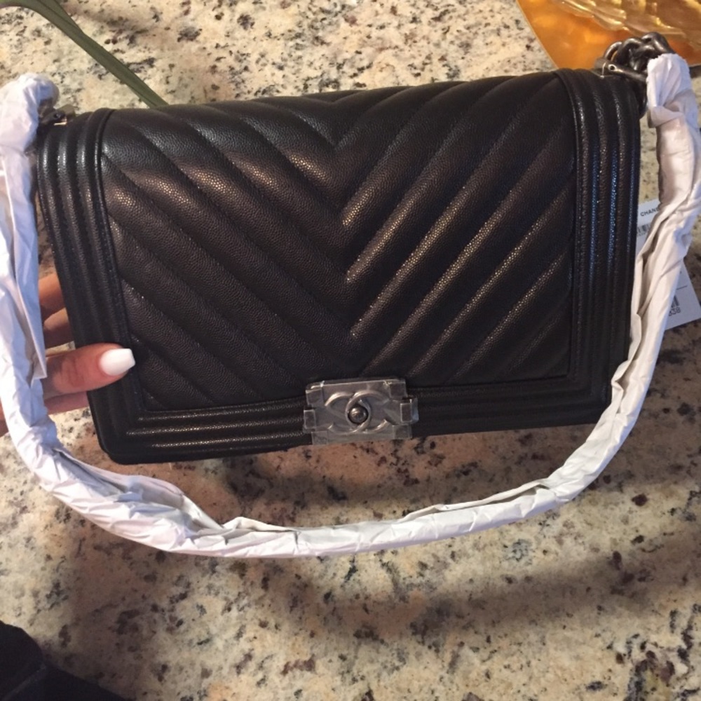 Chanel boy medium chevron