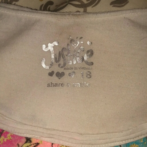 Cute top - Picture 2 of 3