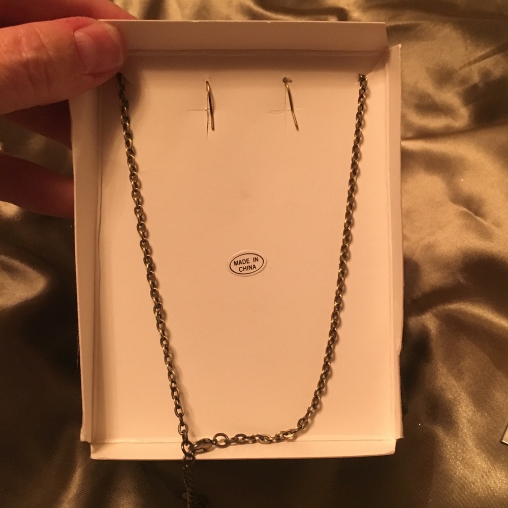 NWOT Delicate Layered Necklace and Earrings Set - Picture 6 of 8