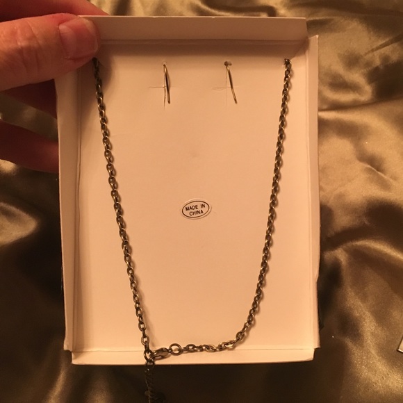 NWOT Delicate Layered Necklace and Earrings Set - Picture 6 of 8