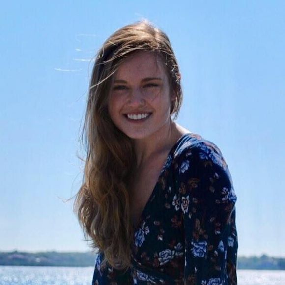 Meet your Posher, Olivia - Picture 1 of 2