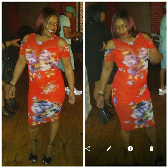 Dresses & Skirts - Red flowered cold shoulder dress