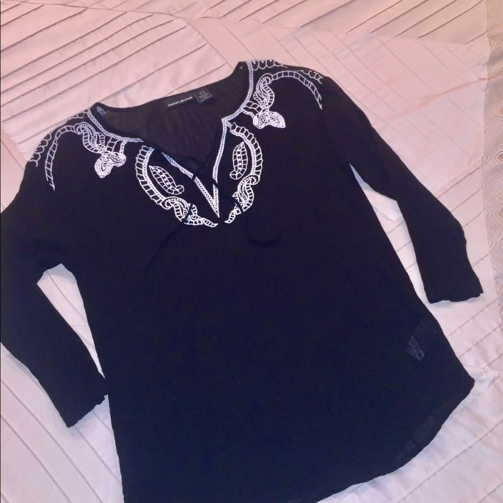 DKNY Black & White 3/4 Sleeve Peasant Top w/Ti EUC