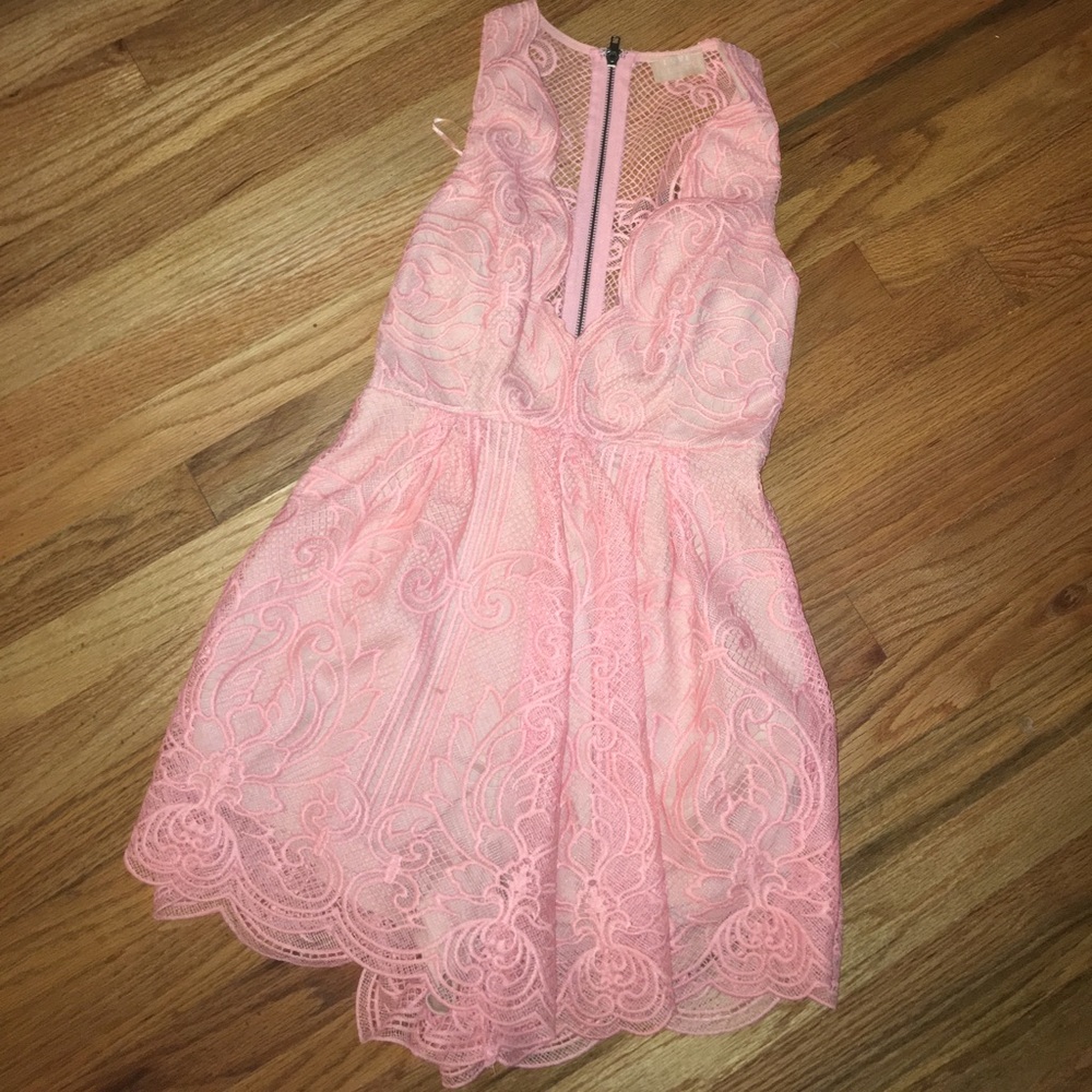 UO Love Triange arabesque lace Romper