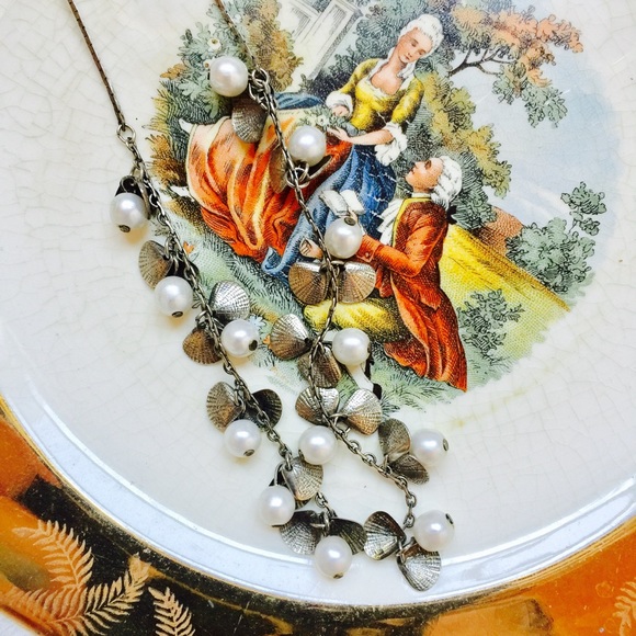 . {SCALLOPED PEARL} Twinkle dangling choker - Picture 3 of 5