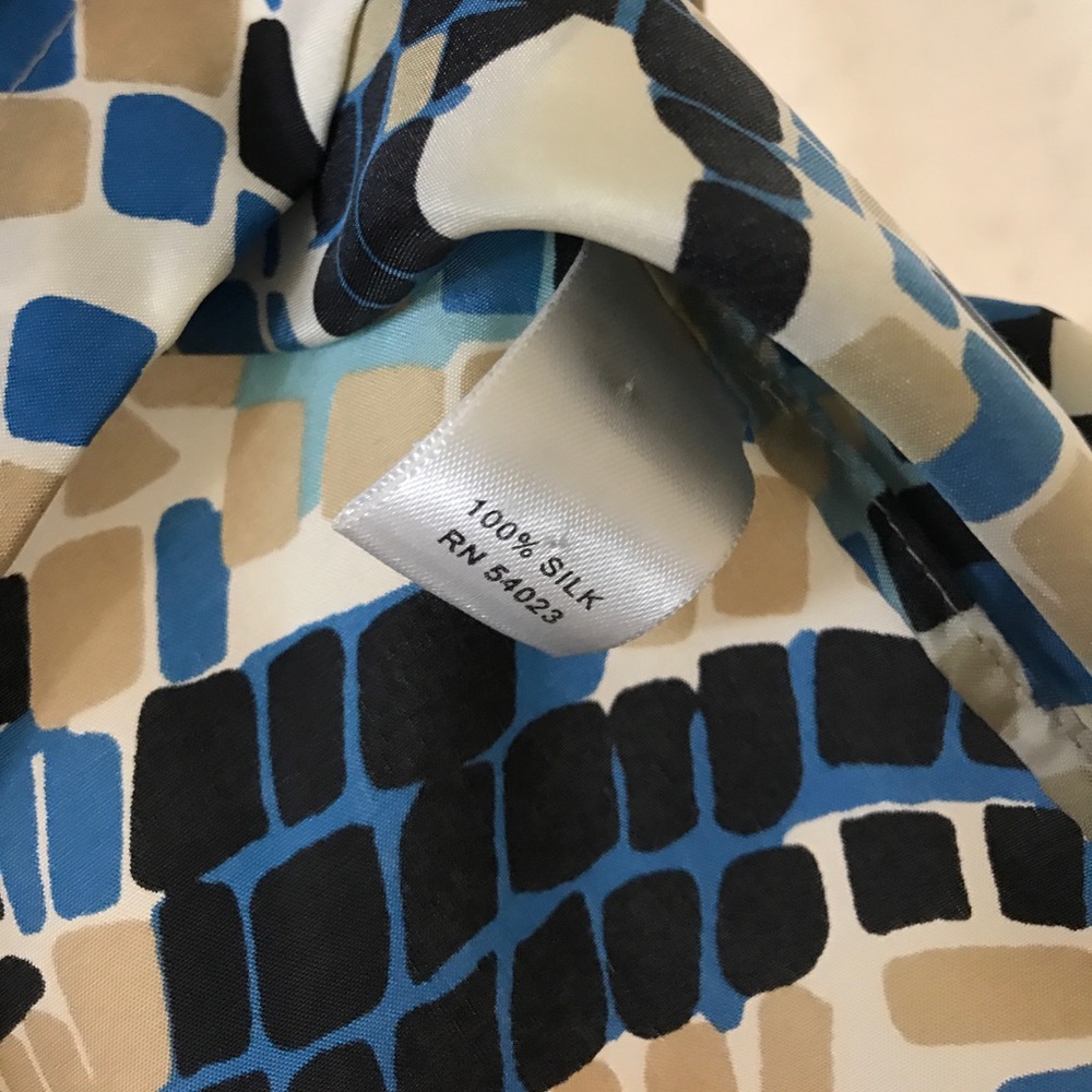 Banana Republic 100% Silk Patterned Blouse XS - Picture 5 of 6