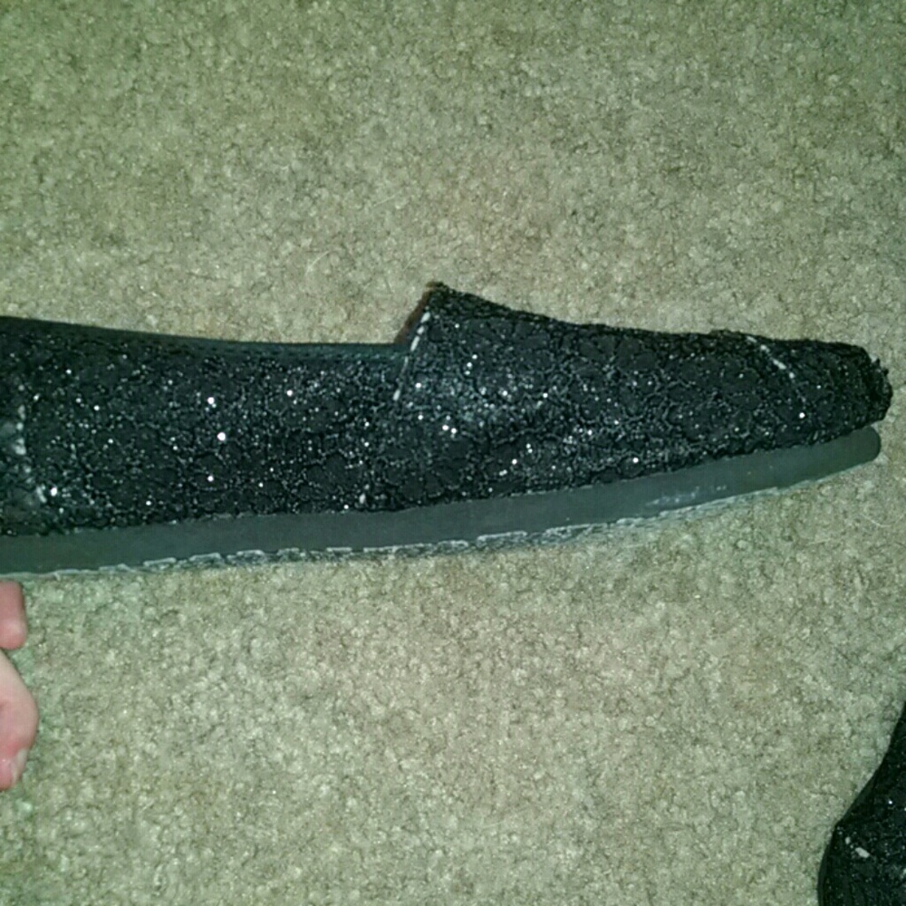 Toms - Picture 2 of 4