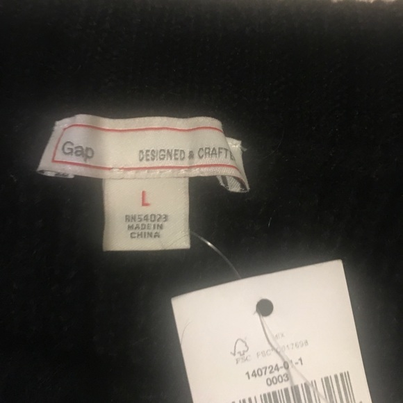 Black sweater gap - Picture 3 of 4