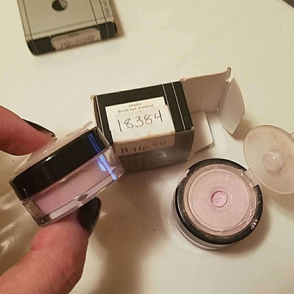 Glominerals GloLoose eye shadow