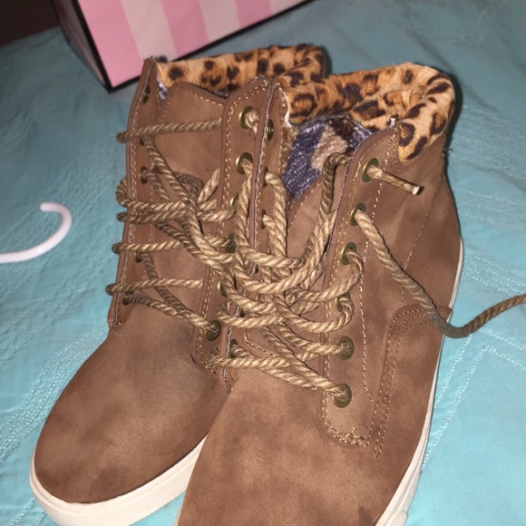 Brown booties - Picture 1 of 5