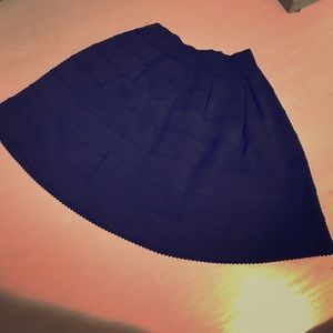 Black fluffed skirt