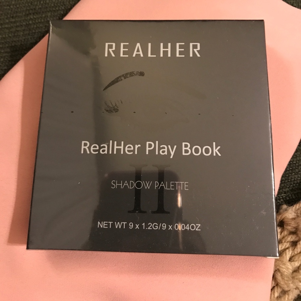 RealHer eye shadow palette