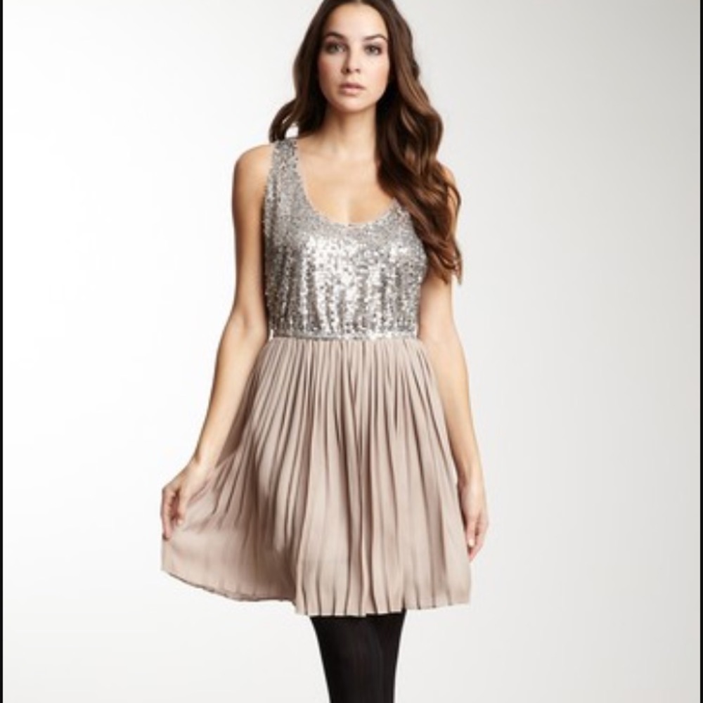 NWT BB Dakota Olsen Sequined pleated dress