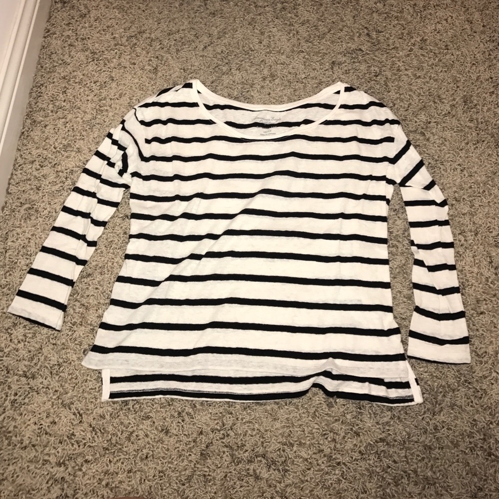 American Eagle quarter length tee