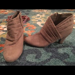 Sz 10 Beige Booties! Comfortable and cute! 💕