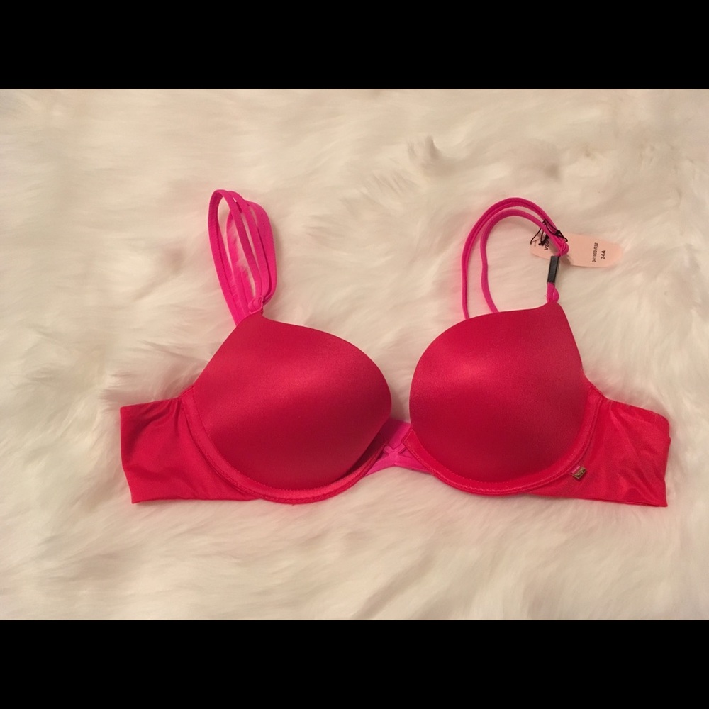 🎉NWT VS VERY SEXY PADDED DEMI 🎉