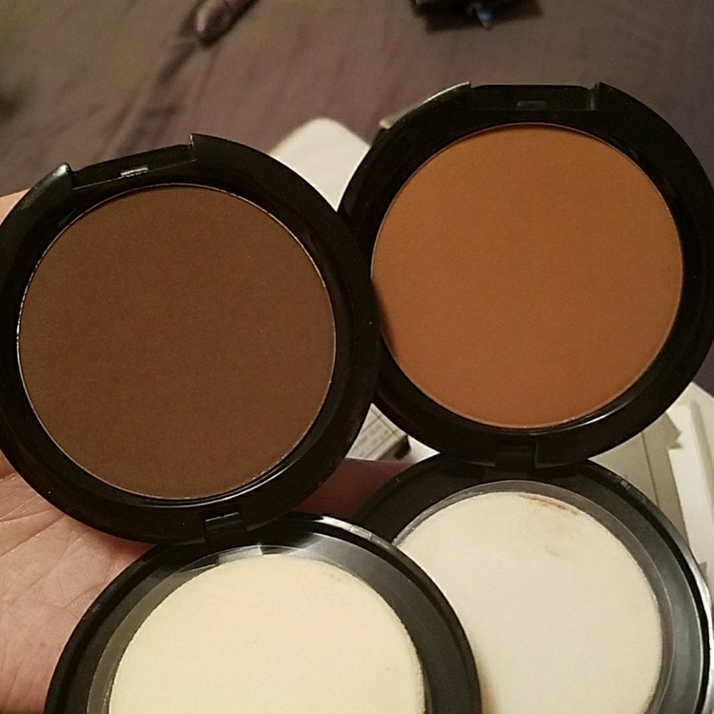 GloMinerals gloPressed base powder