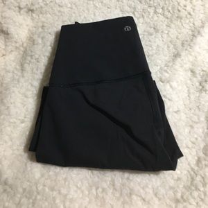 Lululemon luxtreme cropped (blk) size 6