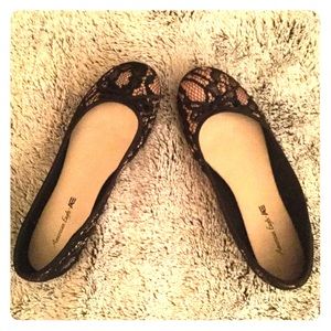 American Eagle Tan Black Lace Flats Size Women's 7