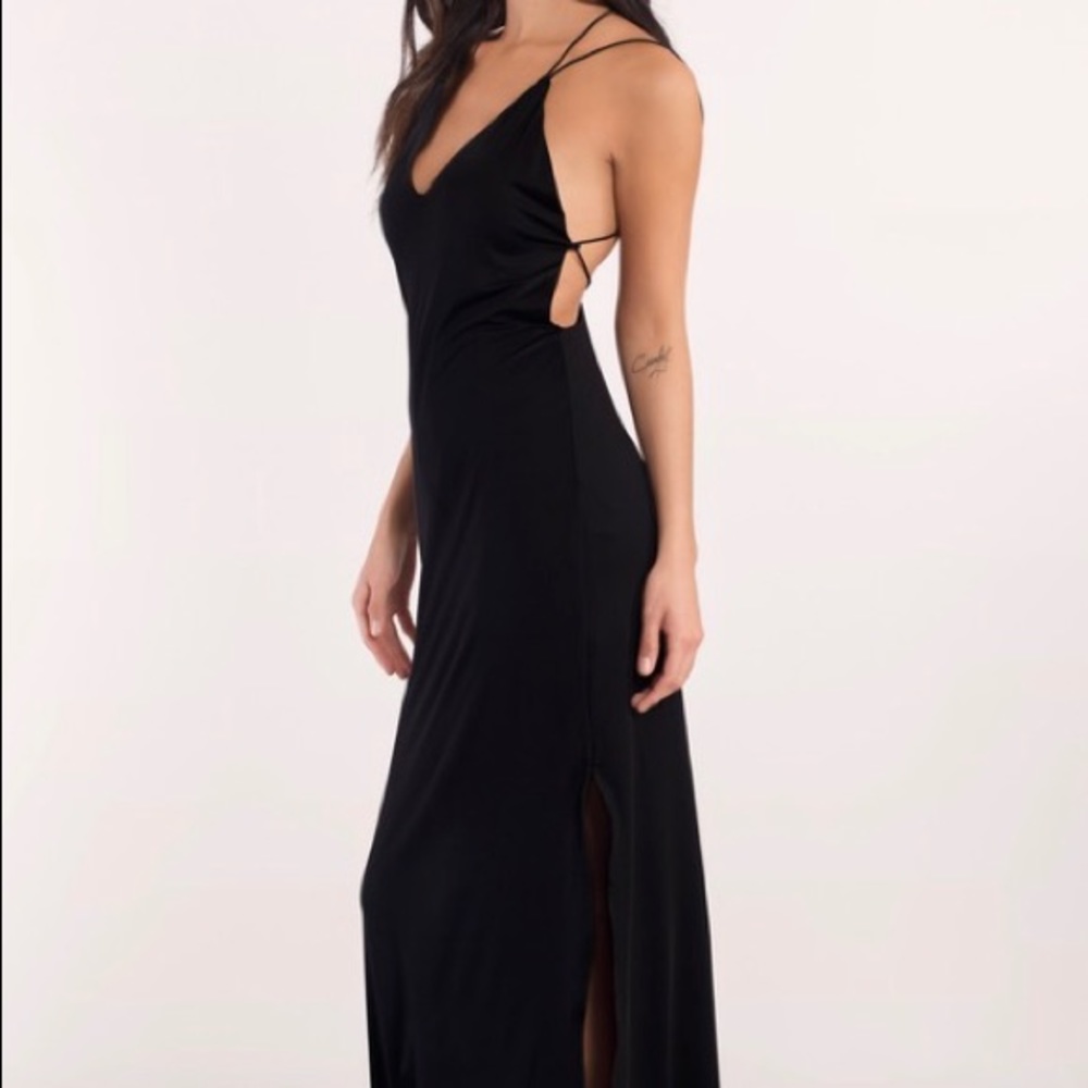 Tobi Timeless Strappy Back Maxi Dress Black Color