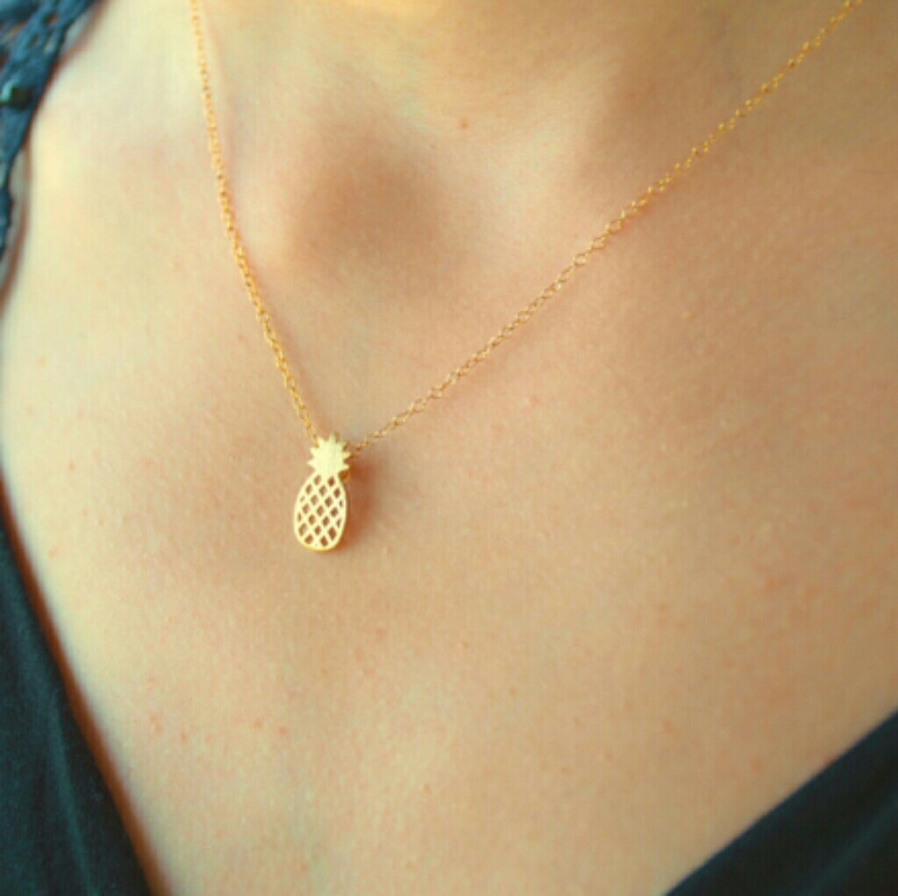 Silver Aloha Pineapple necklace - Picture 4 of 4