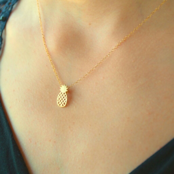 Silver Aloha Pineapple necklace - Picture 4 of 4