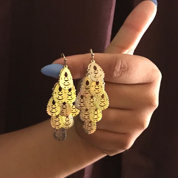 tapered gold earrings - Picture 3 of 3