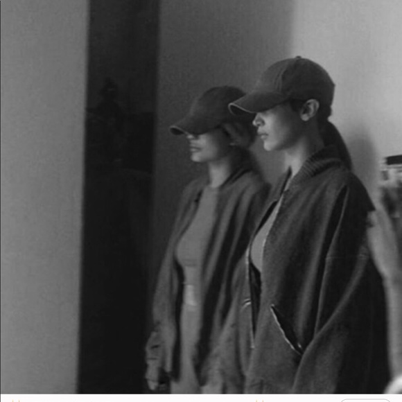 ✨NEW! LAST ONE! capri black celeb baseball cap✨ - Picture 2 of 2