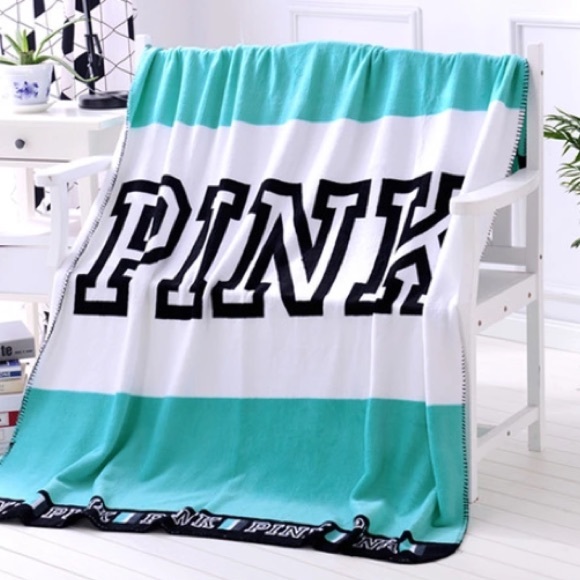 PINK Victoria's Secret Accessories - New 🎉 PINK throw on blanket