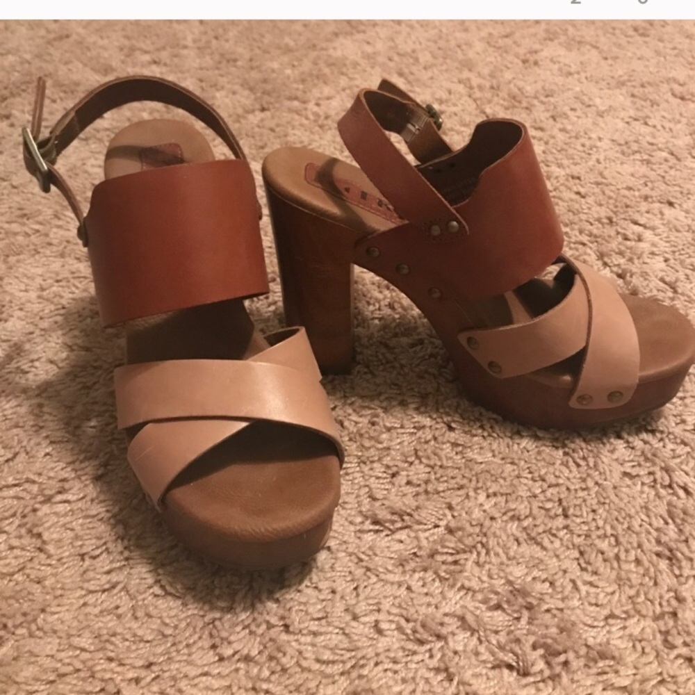 kork-ease tan leather/wood heel sandal.