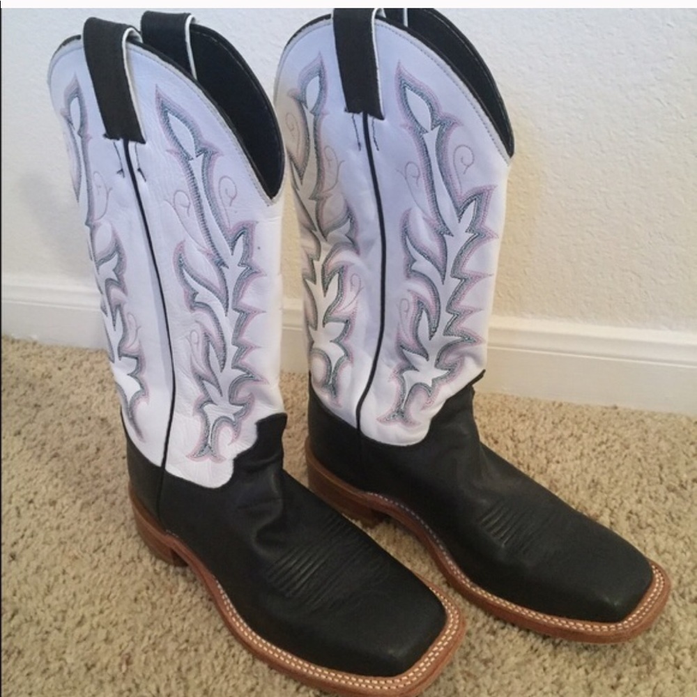 8B Justin Boots.