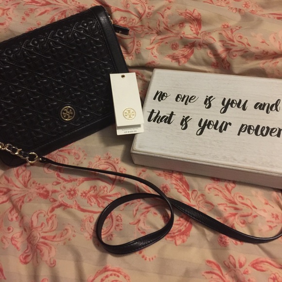 Tory Burch Handbags - 🎉DEAL OF THE WEEK🎉 TORY BURCH 🎉HP🎉