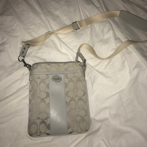 Authentic Coach - Picture 1 of 7