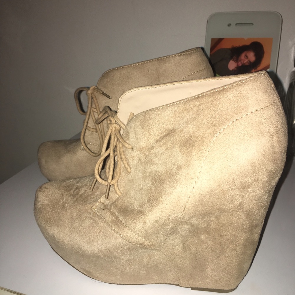 NWT tan wedges